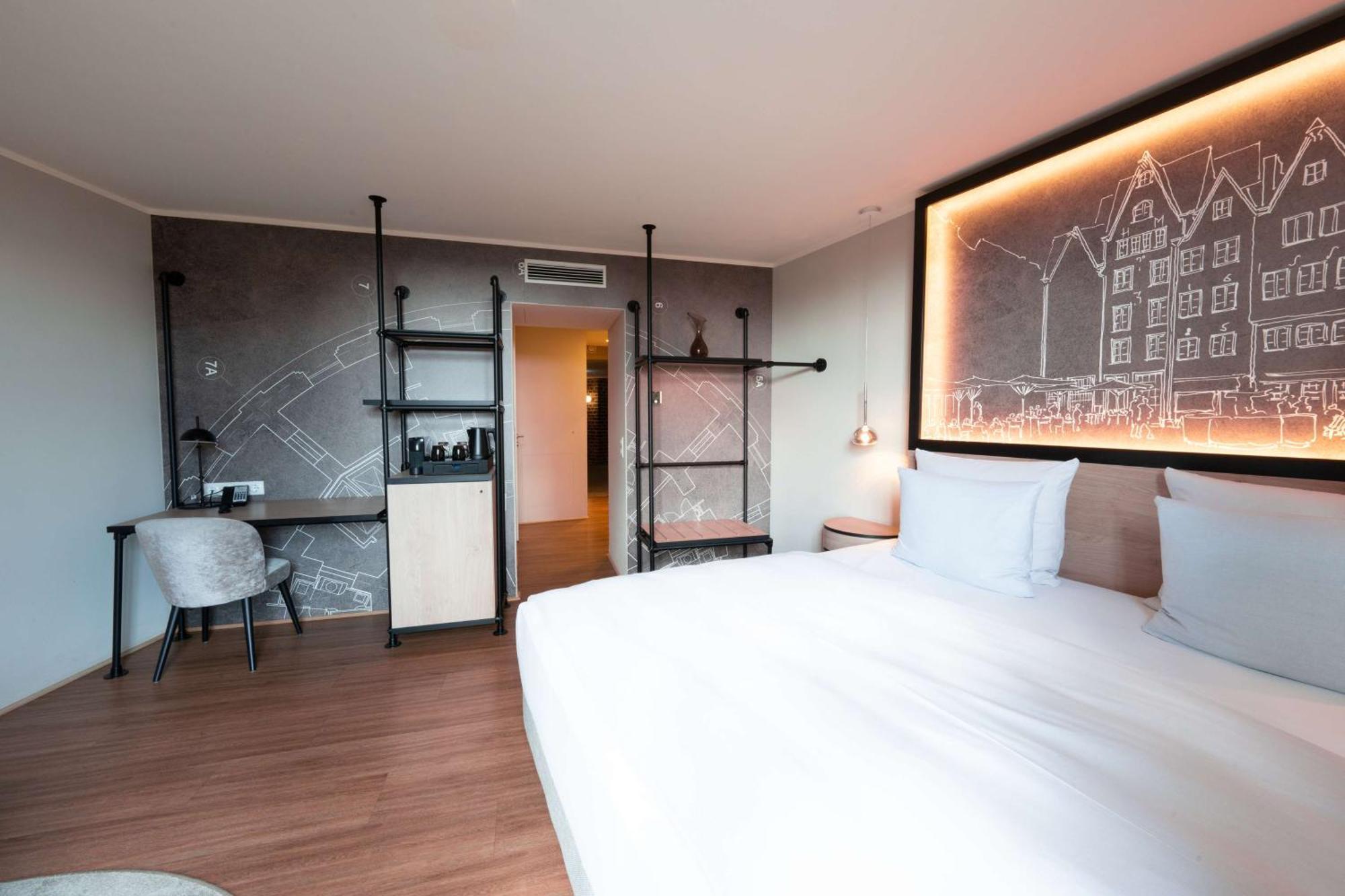 Wasserturm Hotel Cologne, Curio Collection By Hilton Eksteriør billede