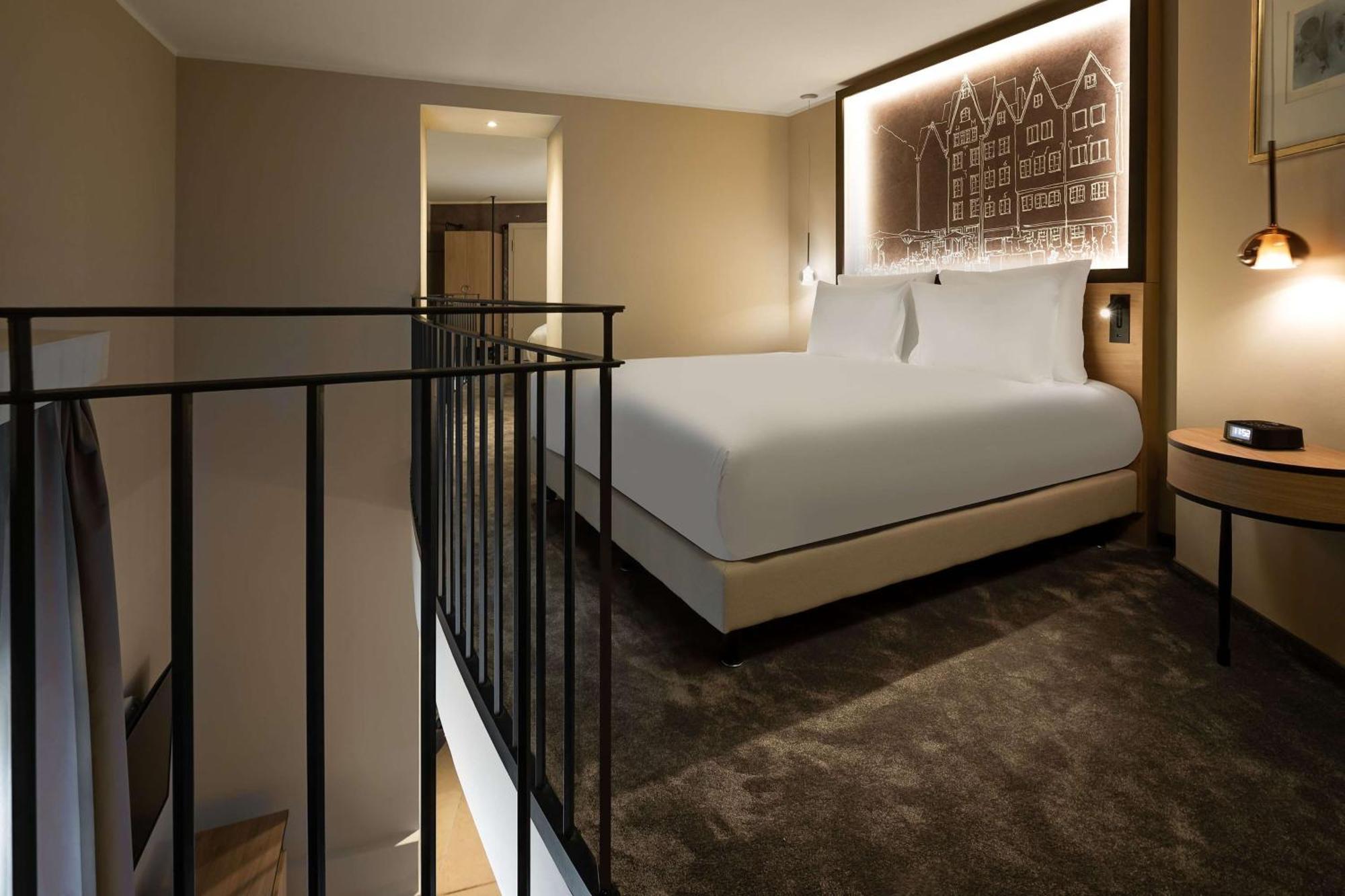 Wasserturm Hotel Cologne, Curio Collection By Hilton Eksteriør billede