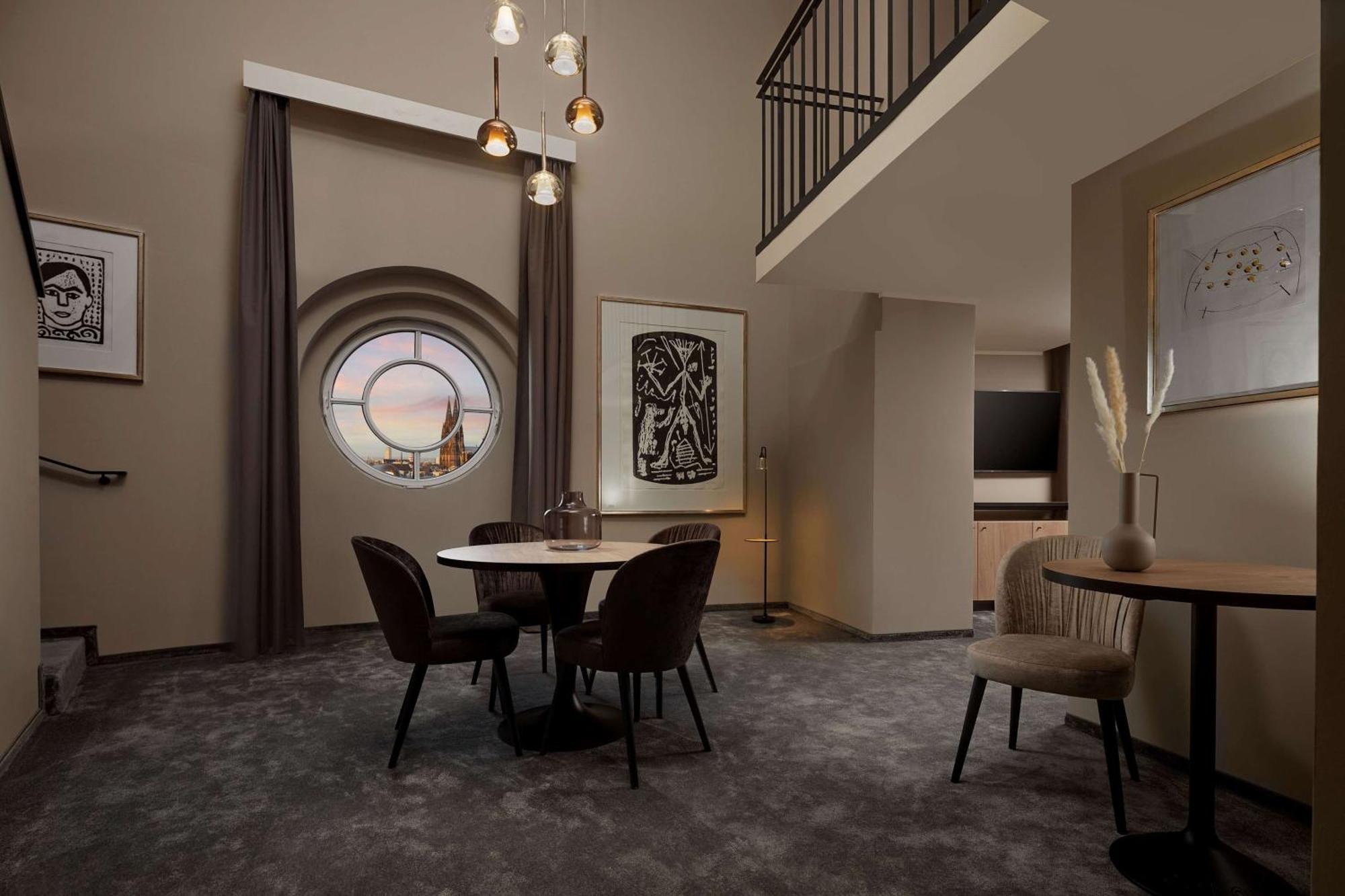 Wasserturm Hotel Cologne, Curio Collection By Hilton Eksteriør billede