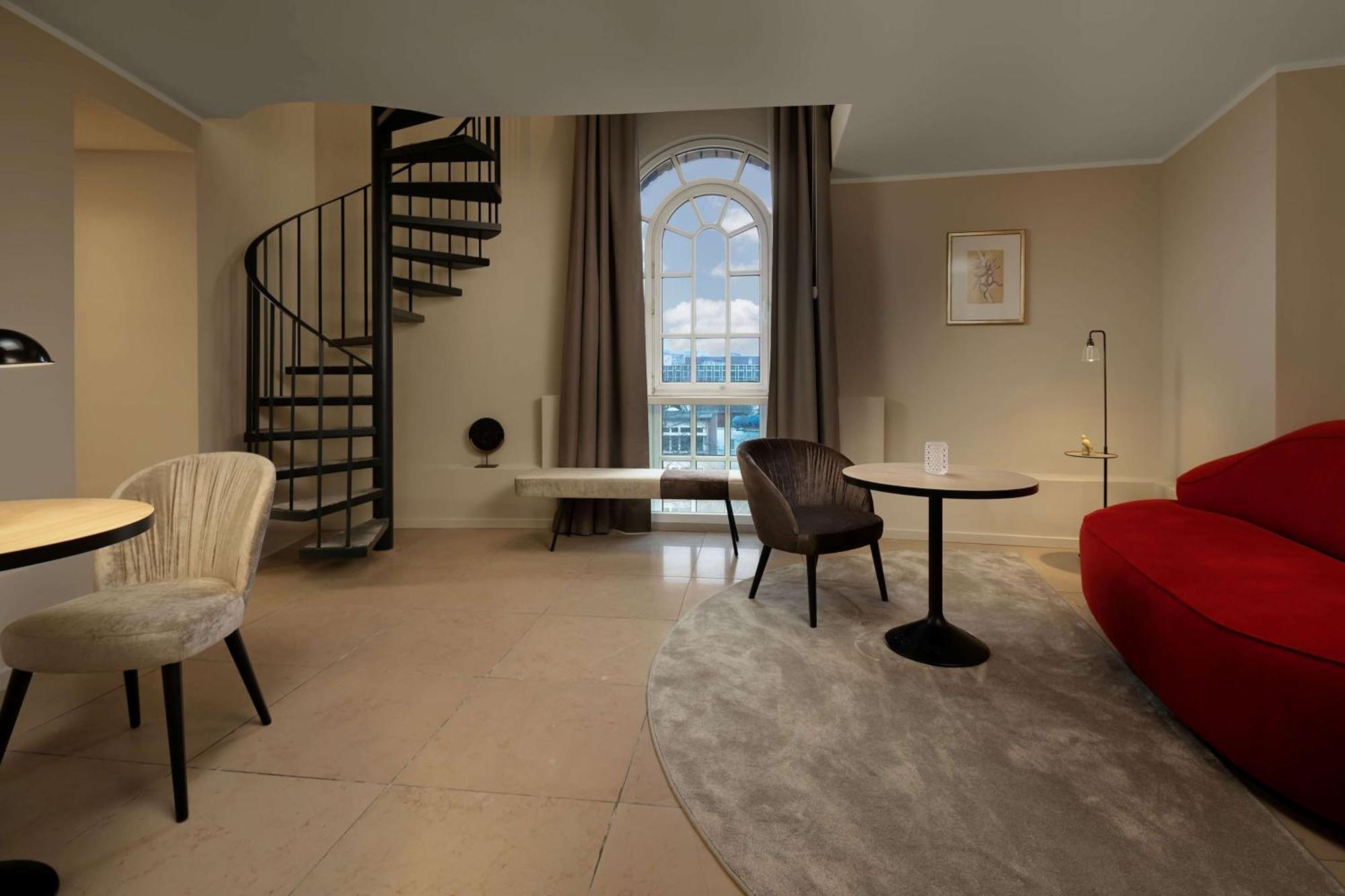 Wasserturm Hotel Cologne, Curio Collection By Hilton Eksteriør billede