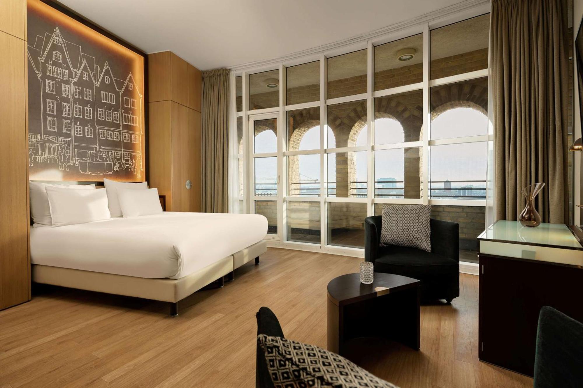 Wasserturm Hotel Cologne, Curio Collection By Hilton Eksteriør billede