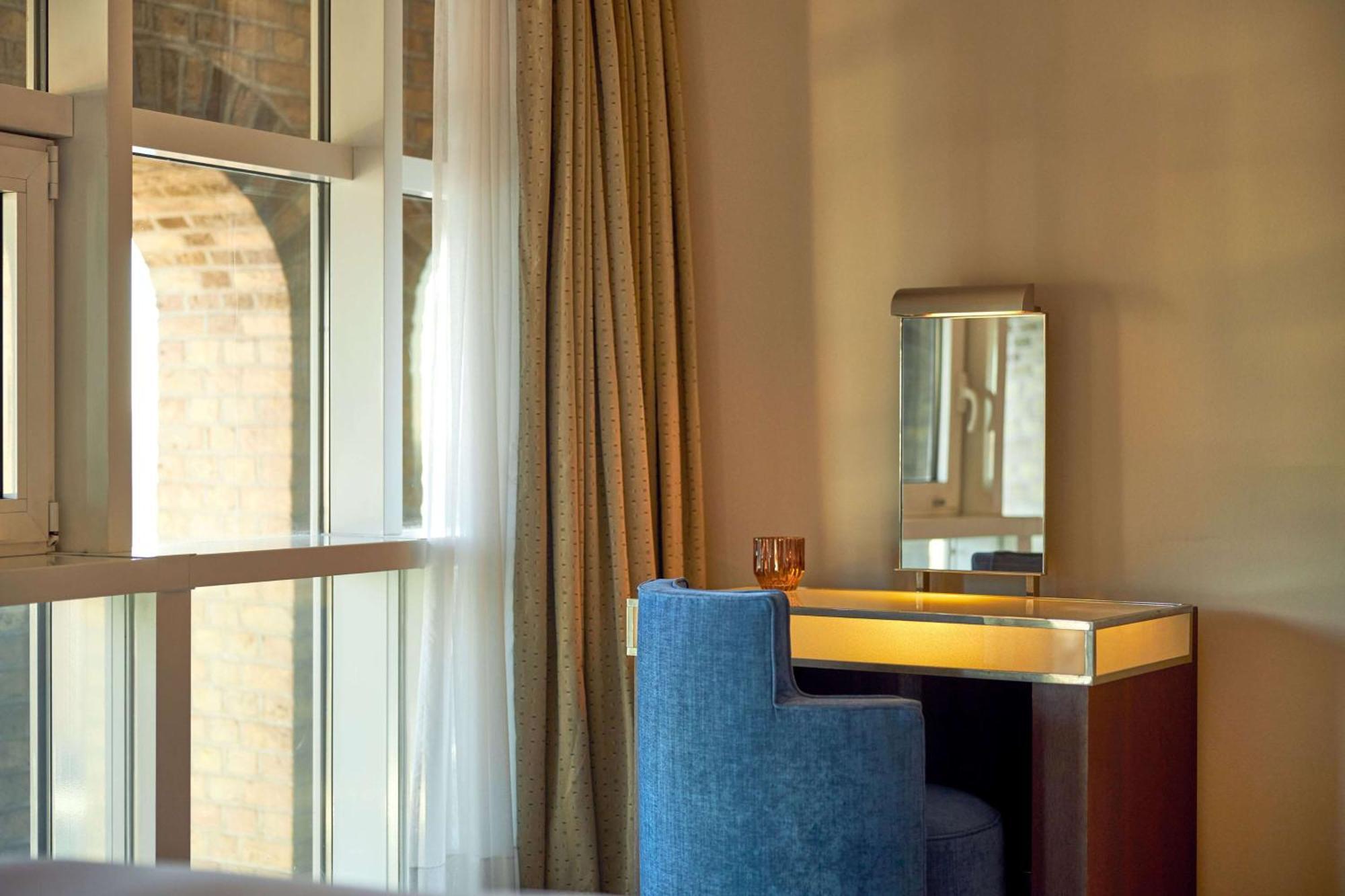 Wasserturm Hotel Cologne, Curio Collection By Hilton Eksteriør billede