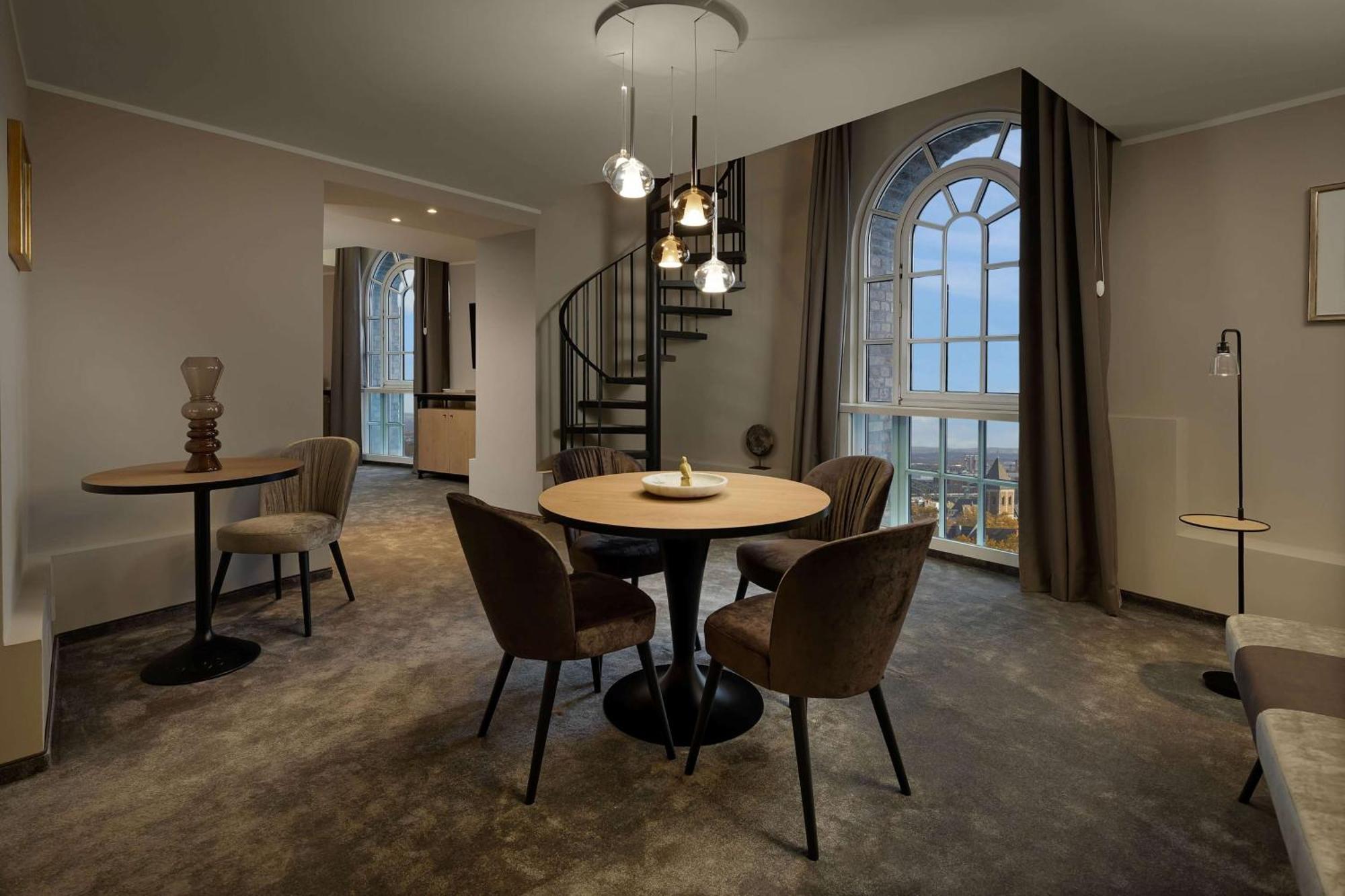 Wasserturm Hotel Cologne, Curio Collection By Hilton Eksteriør billede