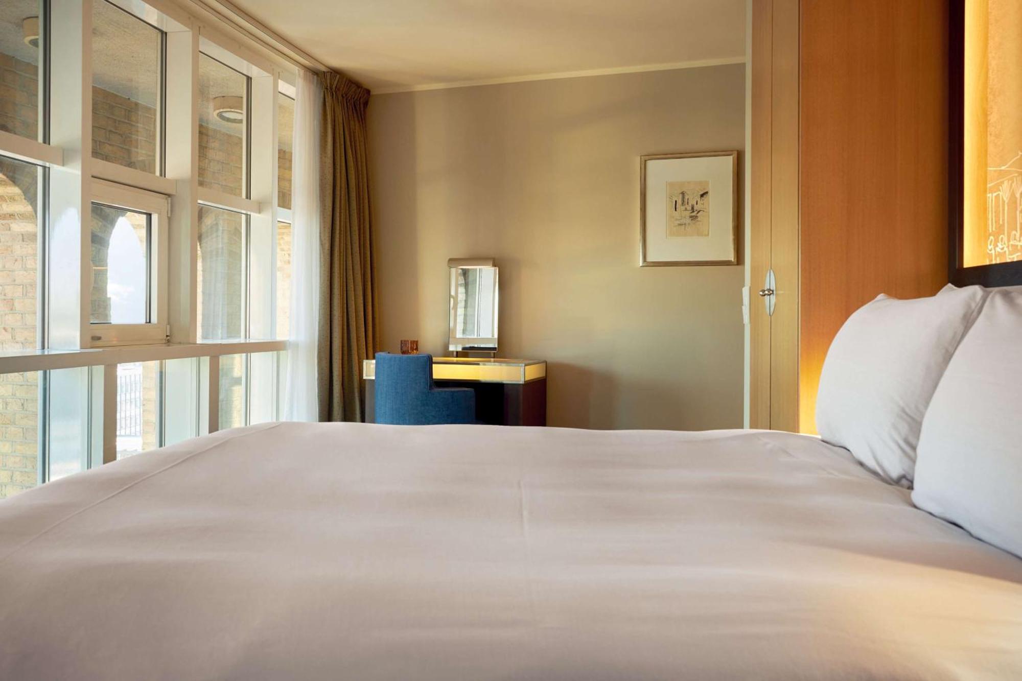 Wasserturm Hotel Cologne, Curio Collection By Hilton Eksteriør billede