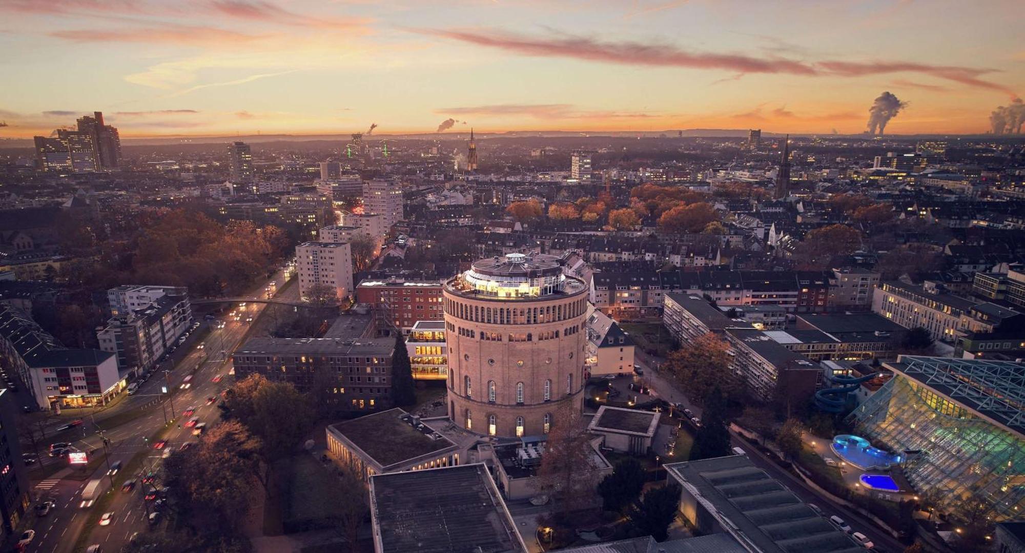 Wasserturm Hotel Cologne, Curio Collection By Hilton Eksteriør billede